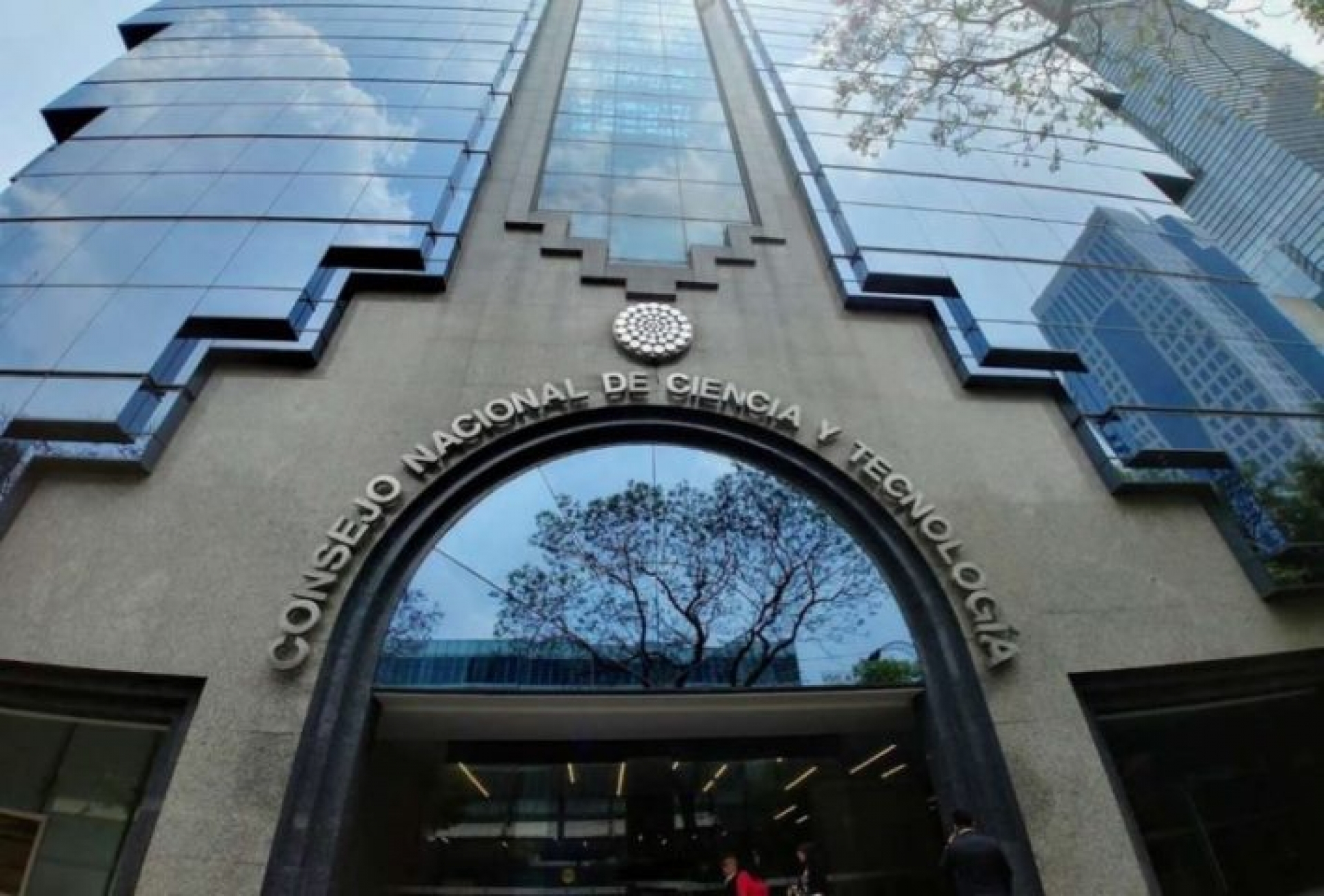 Científicos exigen a Conacyt transparencia en uso de fondos