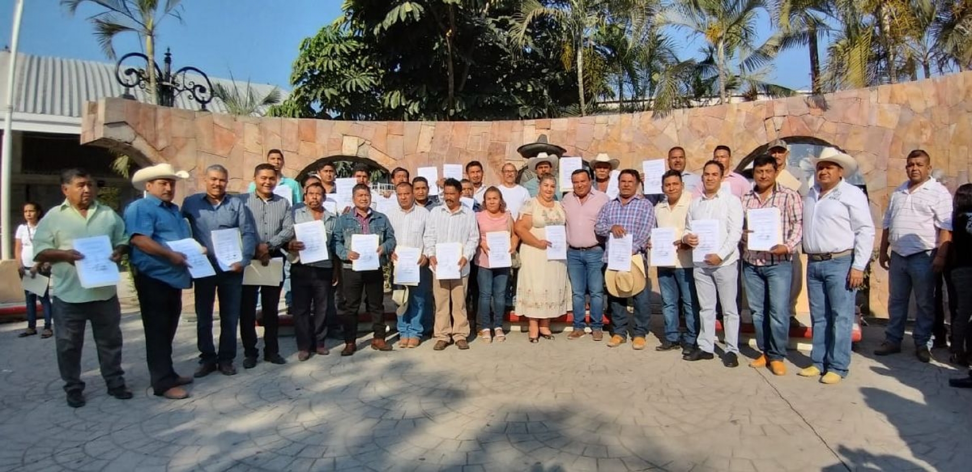 Alcalde de Ayala toma protesta a los nuevos ayudantes municipales