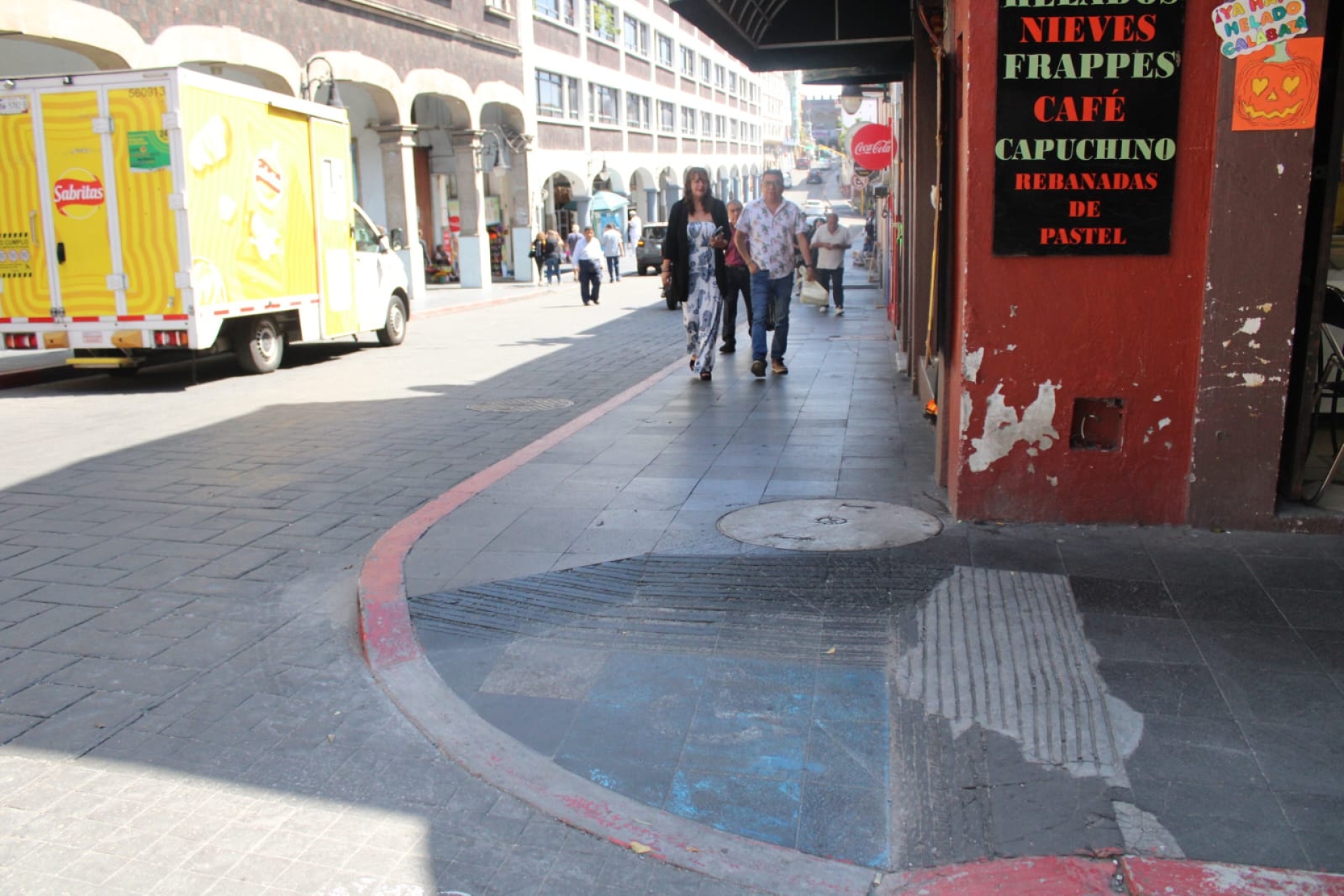 Propone Obras Públicas rehabilitación de banquetas en al menos siete calles del centro de Cuernavaca