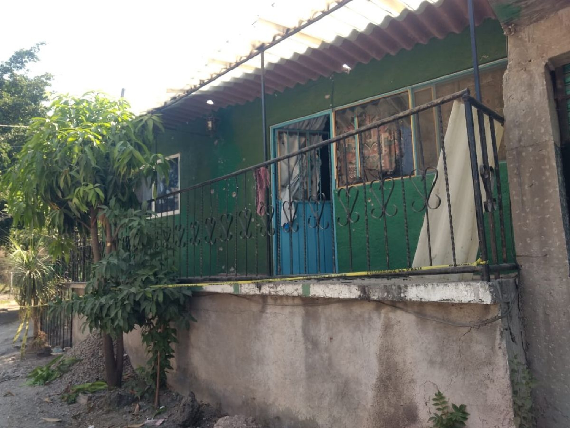Disparan al menos 100 veces contra una casa