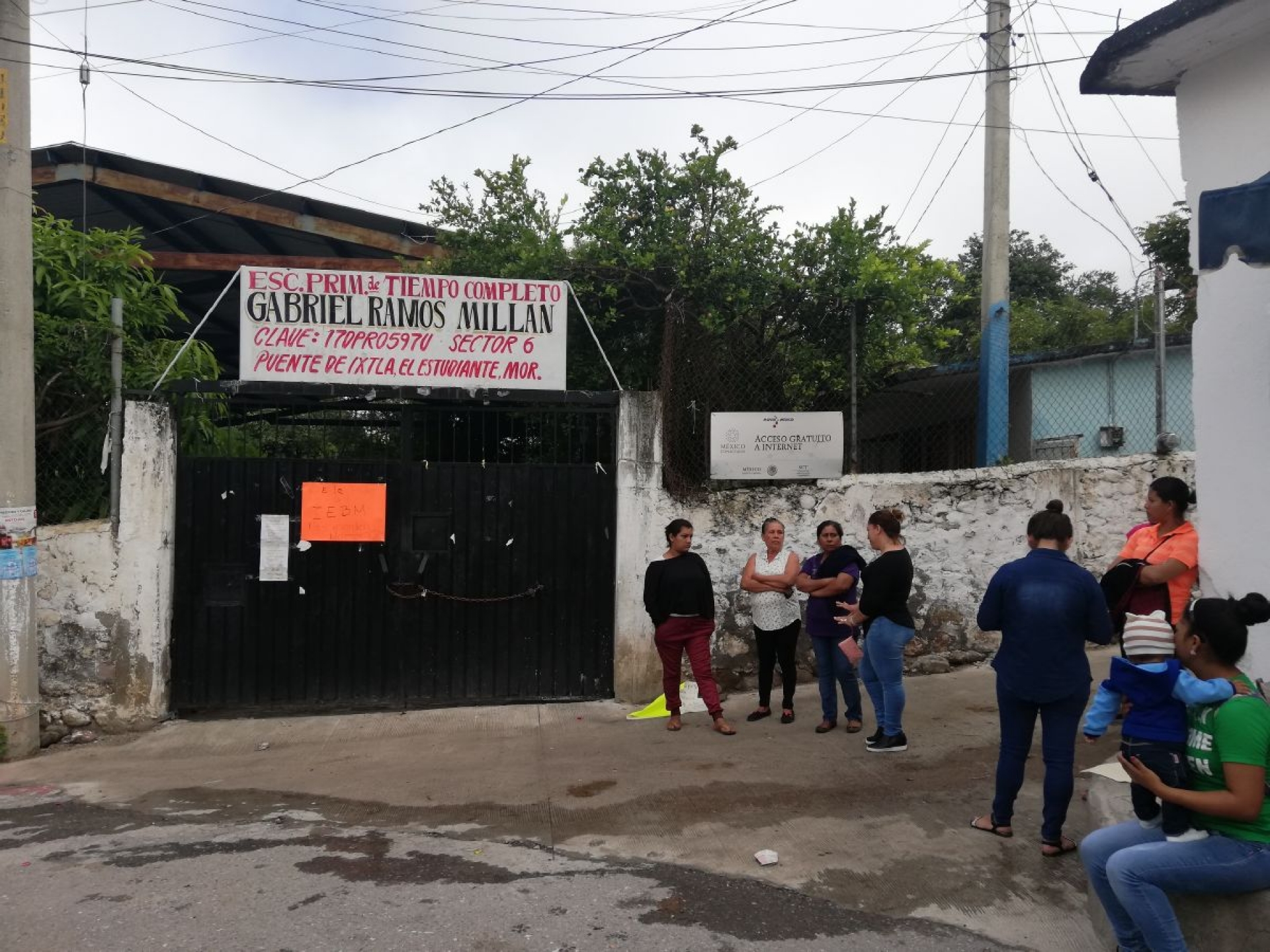 Reinicia clases primaria de Puente de Ixtla tras completar la plantilla de maestros