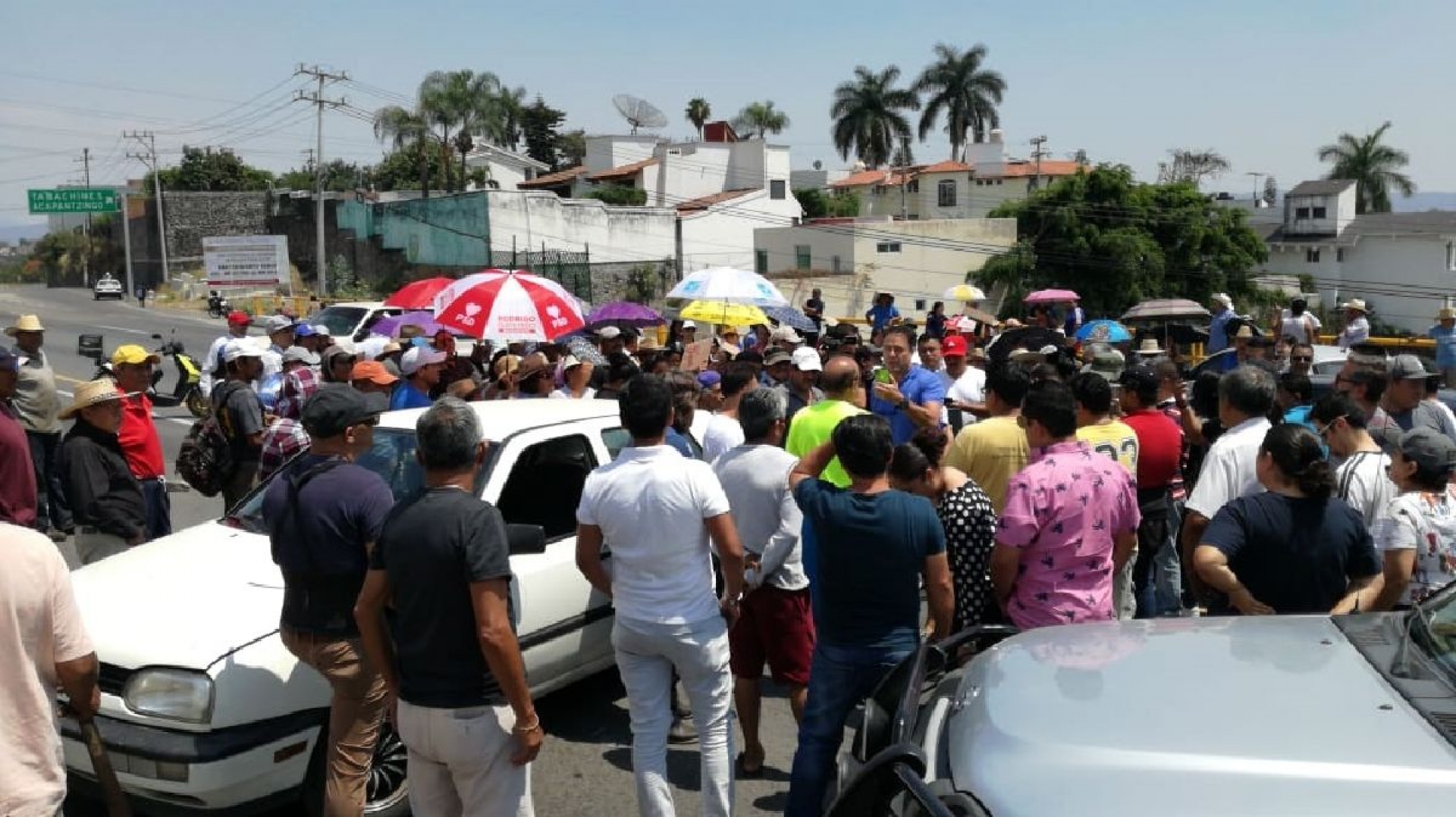 EJIDATARIOS BLOQUEAN EL PASO EXPRÉS