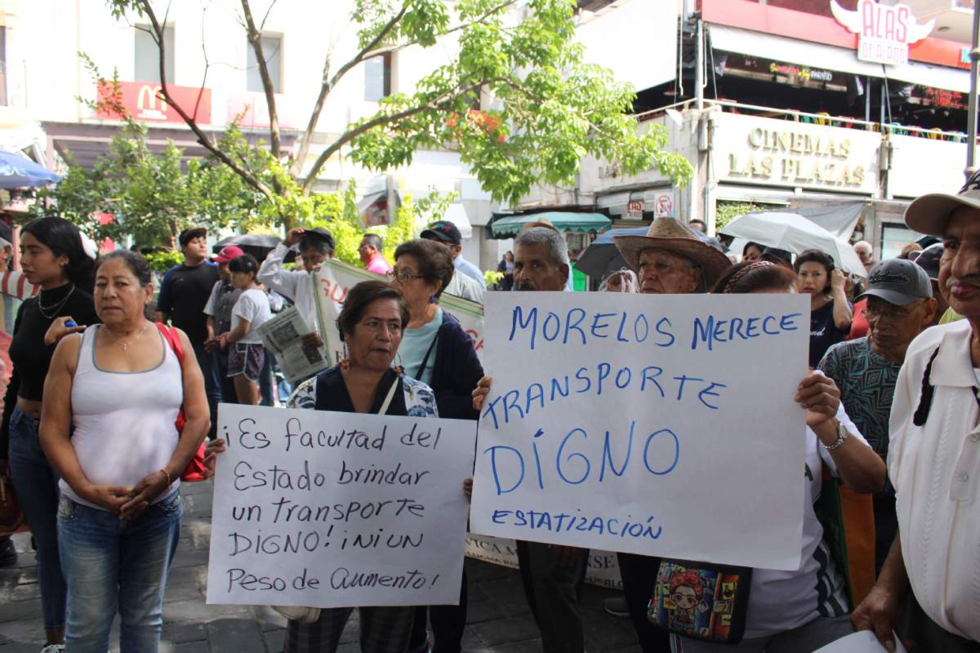 Se movilizan ciudadanos contra el aumento al pasaje