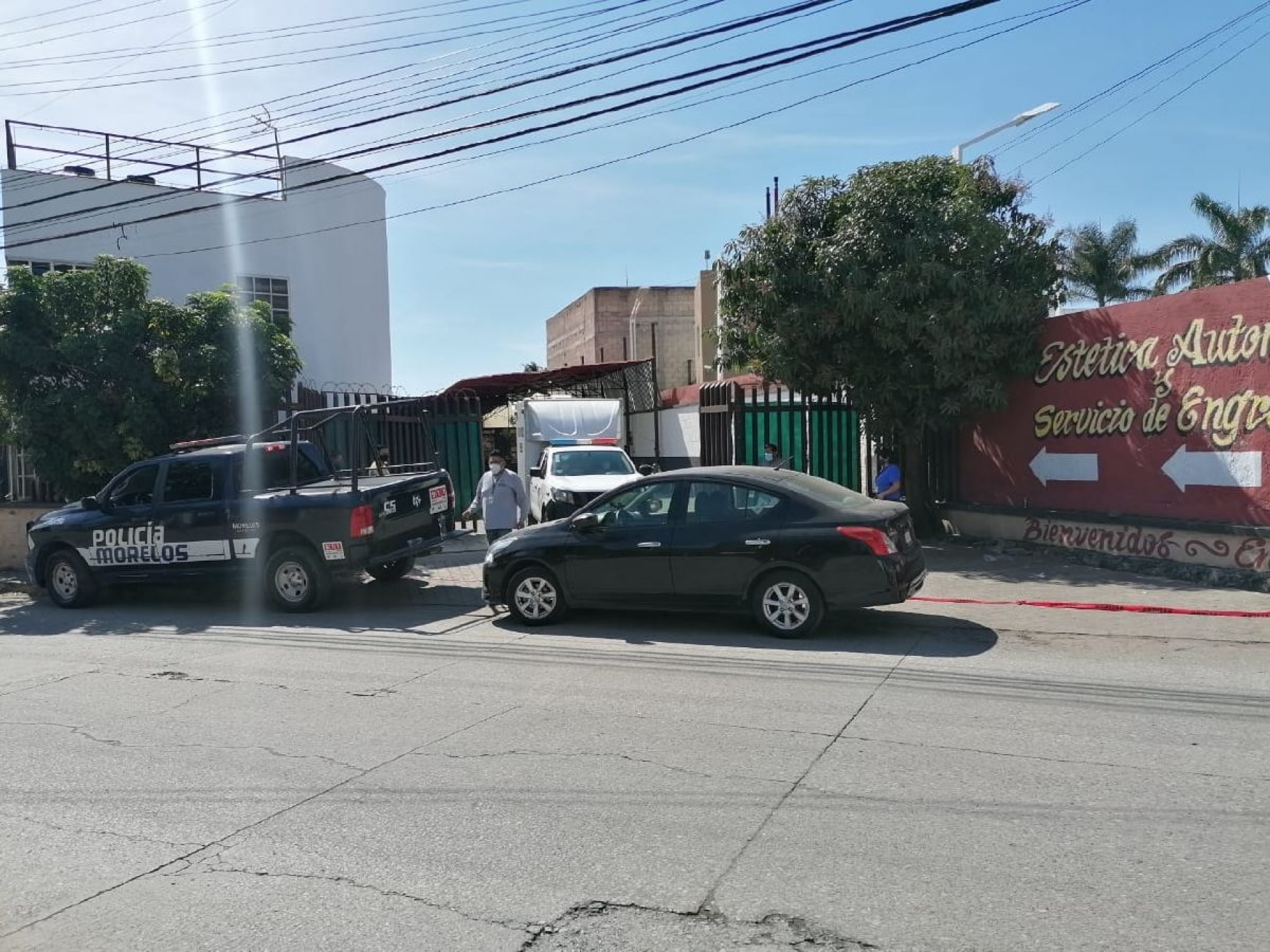 Matan a balazos a dos jóvenes en un autolavado