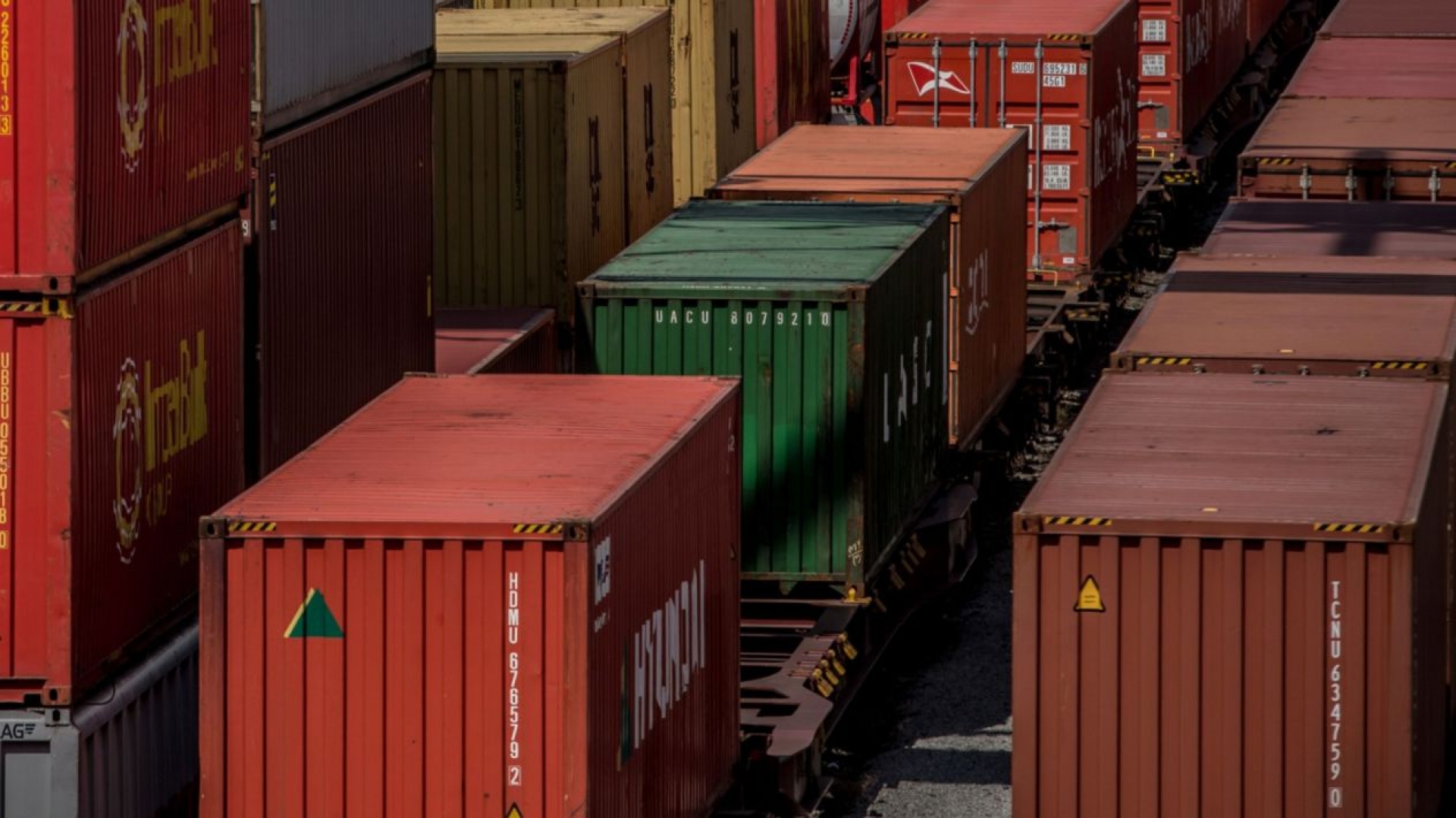 China y EU buscan 'limar asperezas' y resolver guerra comercial