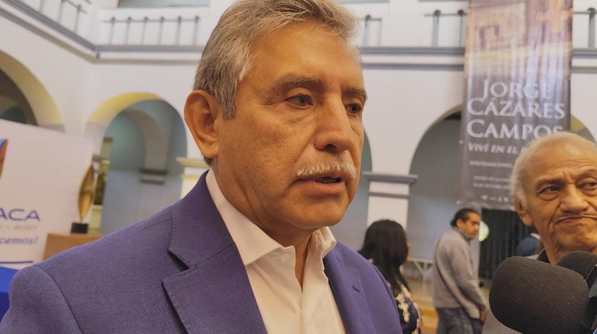 Busca ayuntamiento reducir al máximo espacios de venta en vía pública; rehabilita plazas Lido y Degollado
