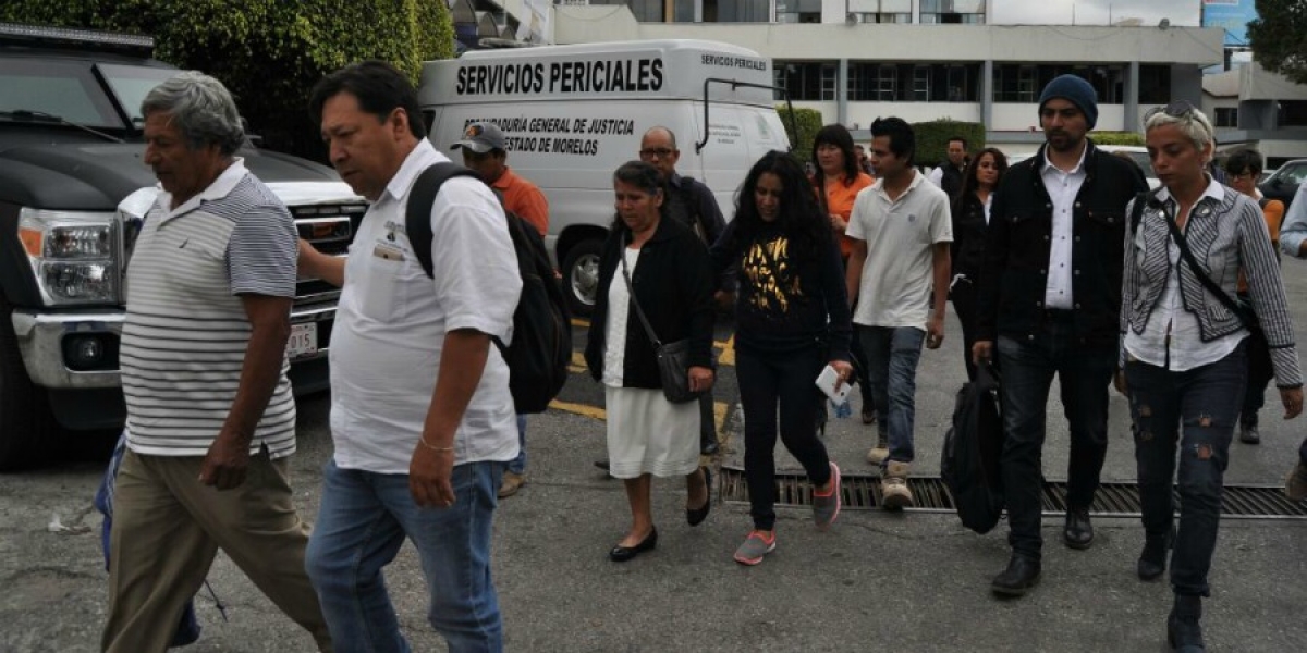 Entrega FGE a familiares uno de los cuerpos exhumados en fosa de Tetelcingo