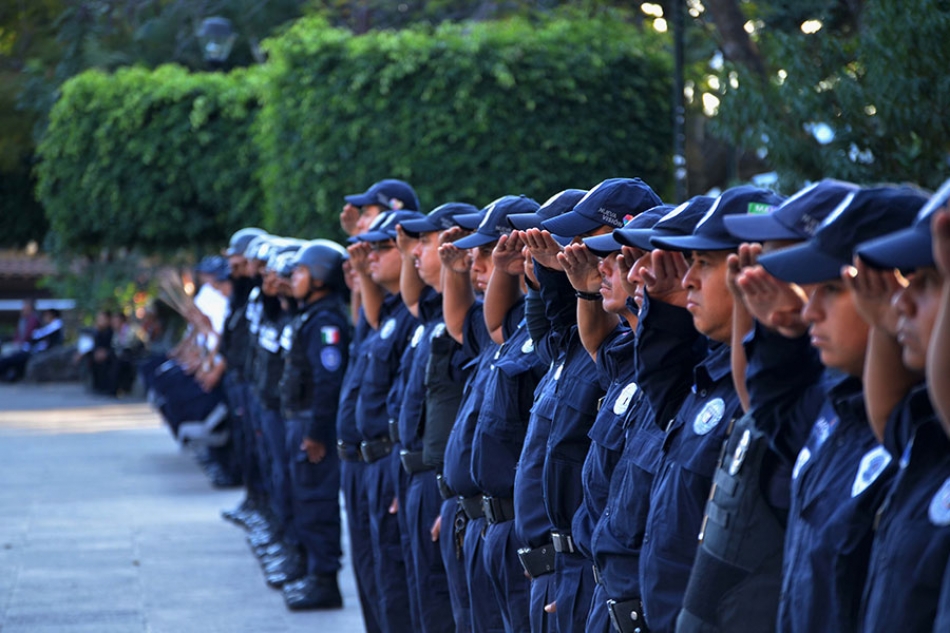 Hubo honores, pero no izamiento de la bandera el Día del Policía