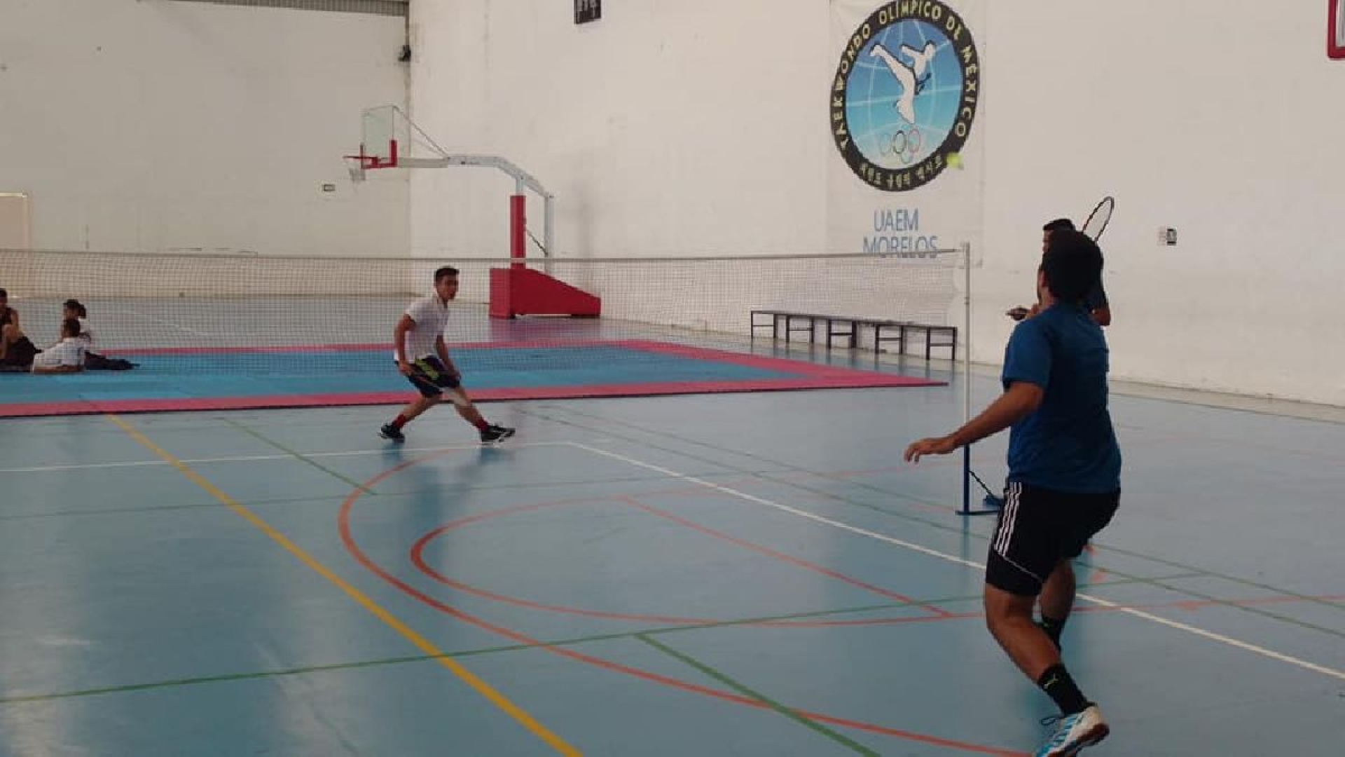 Venaditos UAEM dominan torneo de bádminton en la UAEM