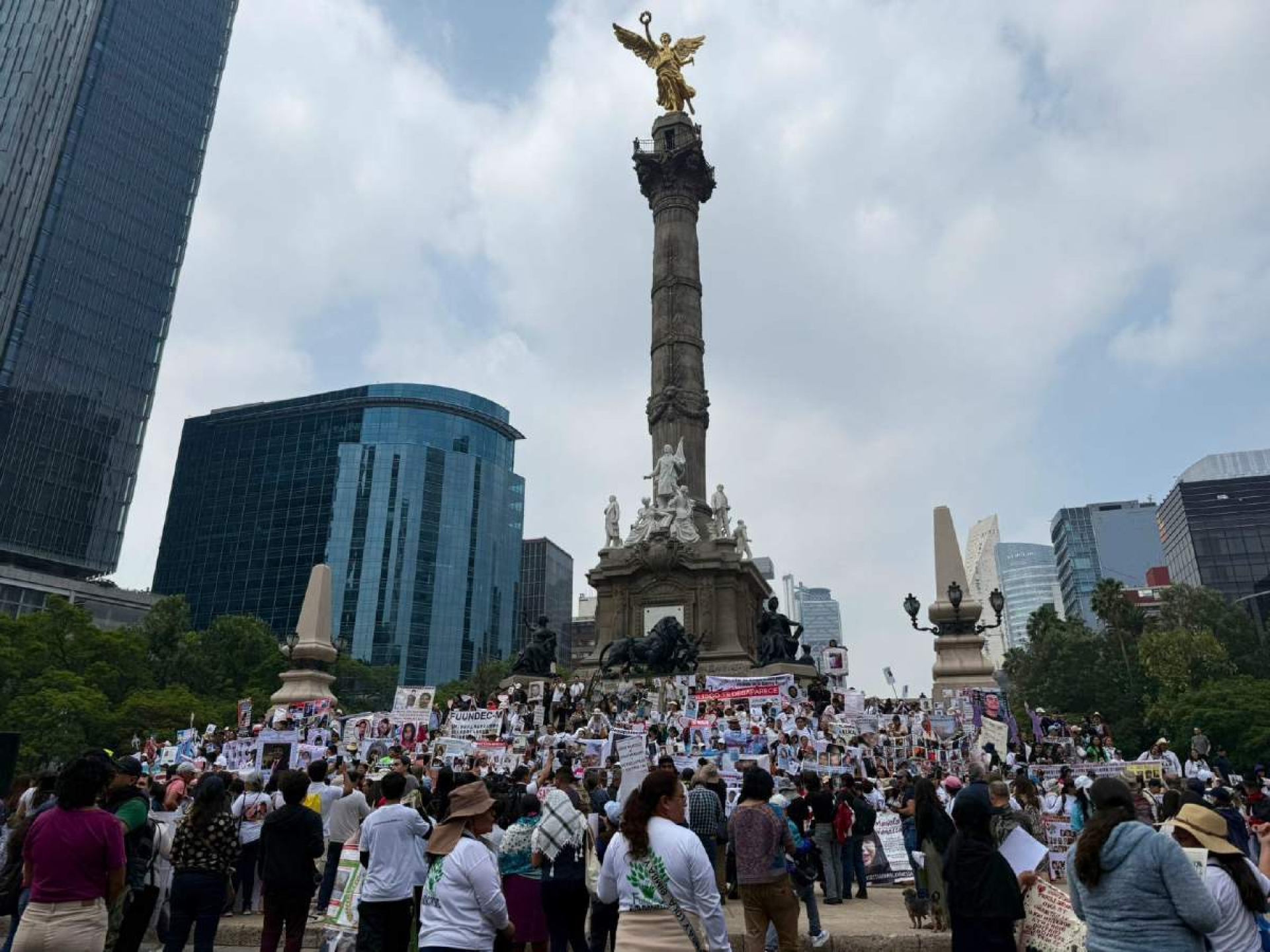 Se movilizan madres en 'Marcha de la dignidad nacional'