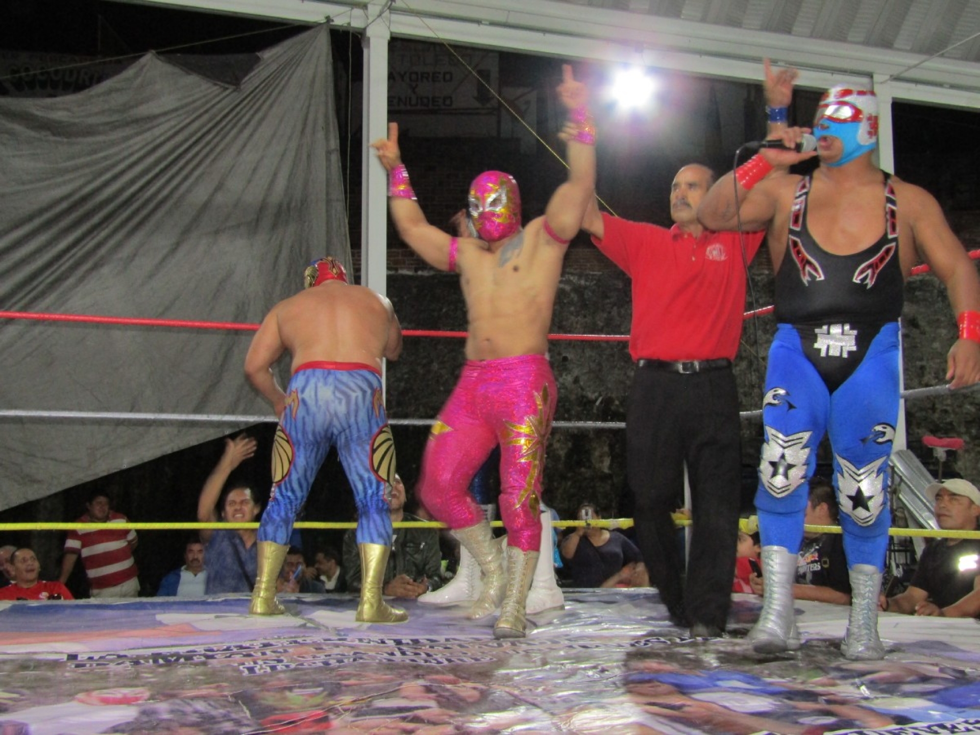 Cumplen cometido y luchadores del CMLL y de Morelos brindan espectacular función de lucha libre a beneficio de Silvia Fernanda