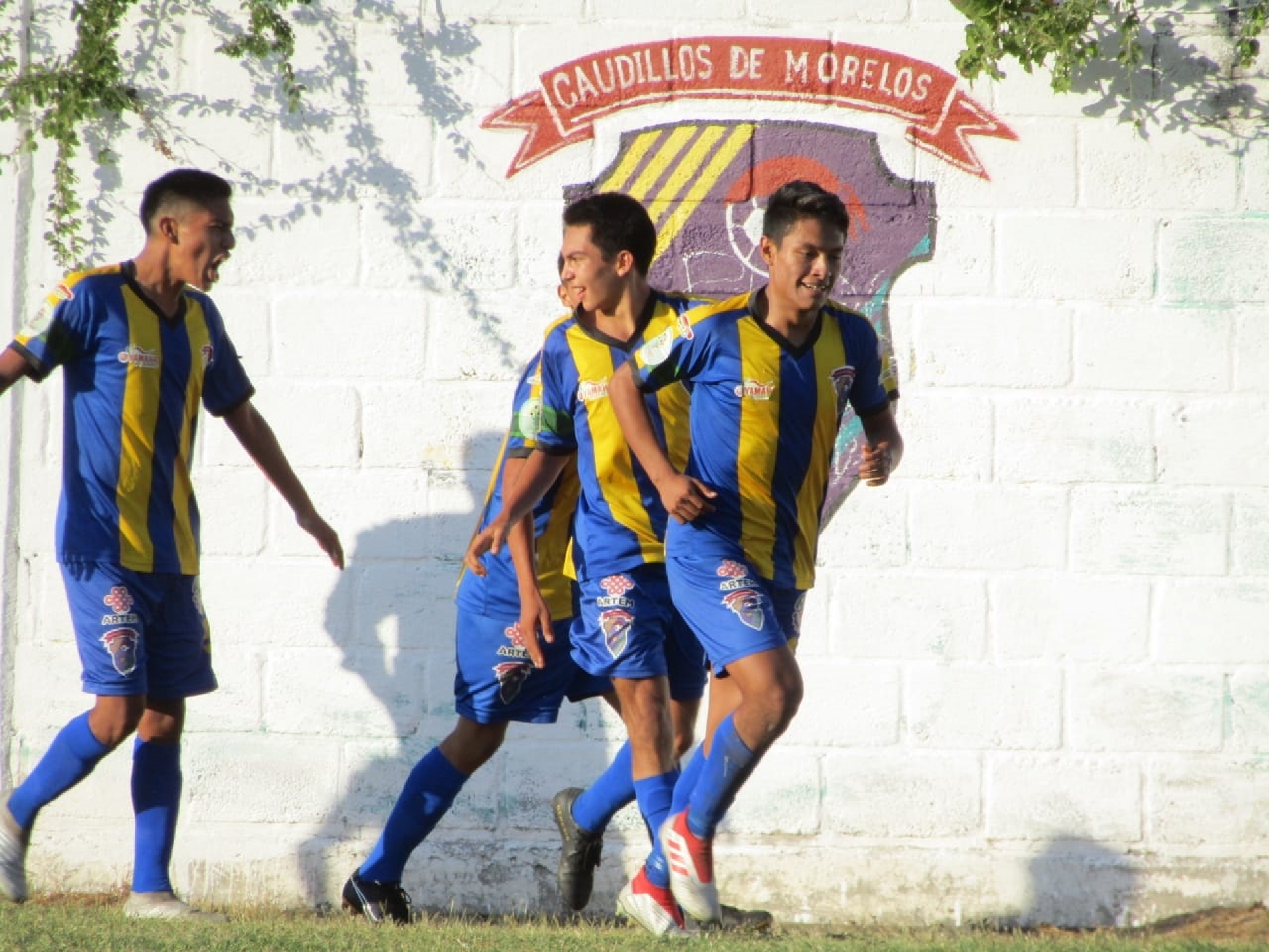Caudillos Morelos se hace fuerte en casa