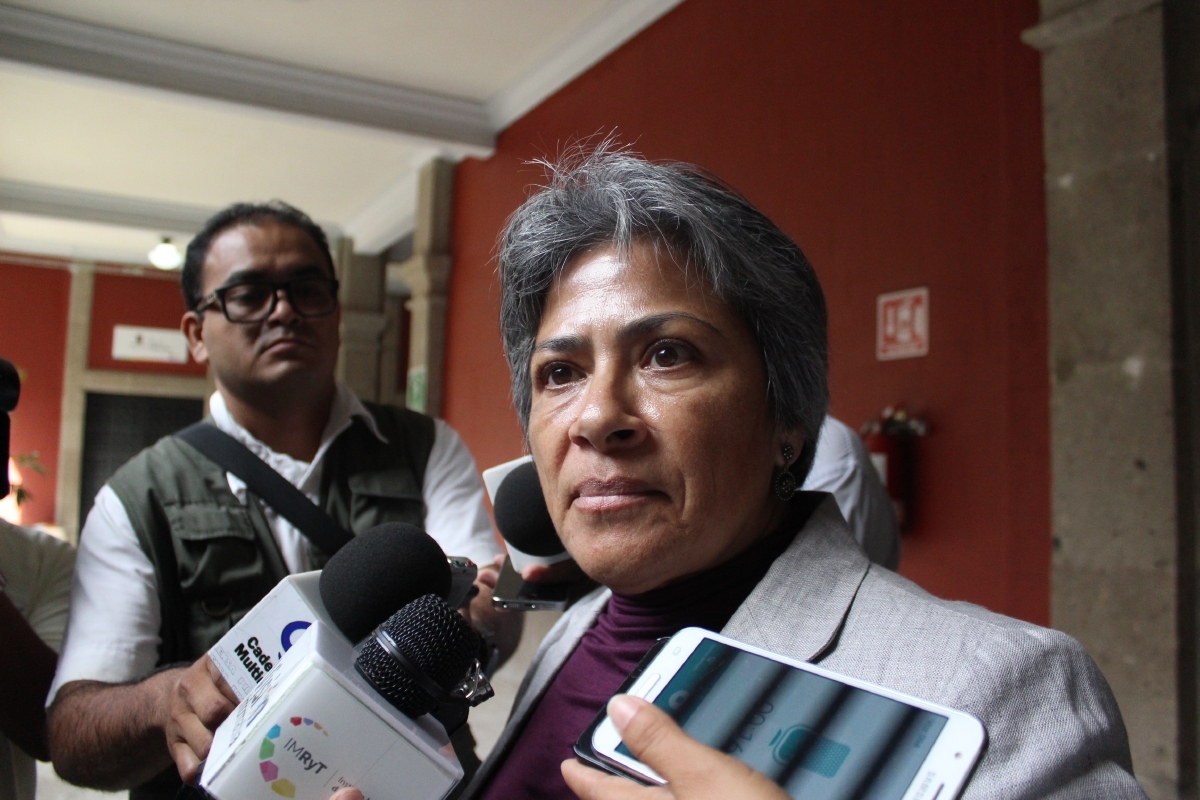La plaza de armas seguirá sin botes de basura: Patricia Izquierdo