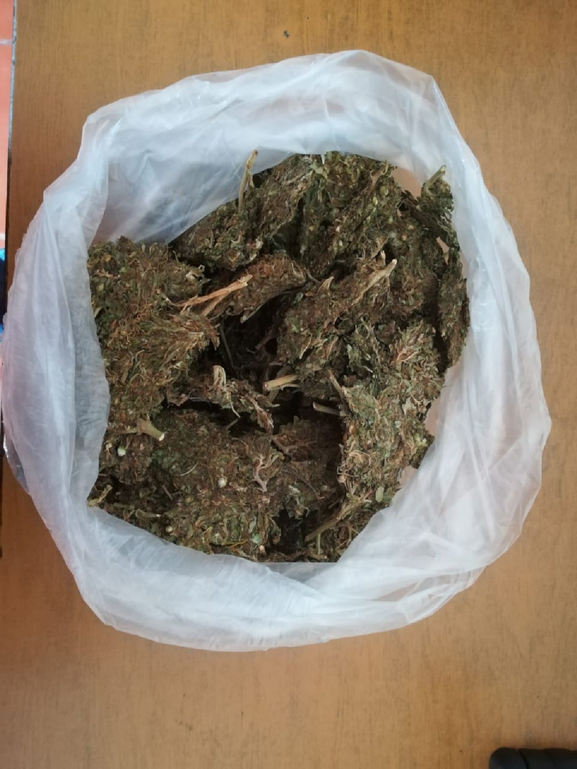 Arrestan a un taxista en posesión de marihuana