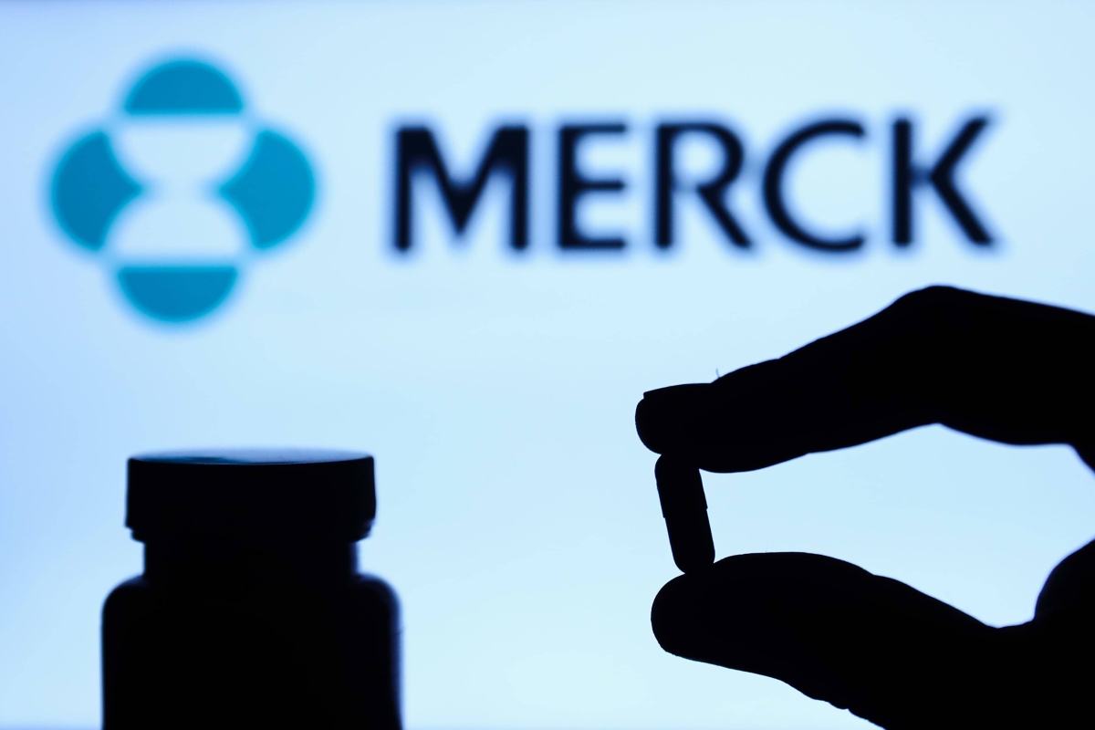 Pfizer asegura que pastilla "Merck" reduce riesgo de COVID grave