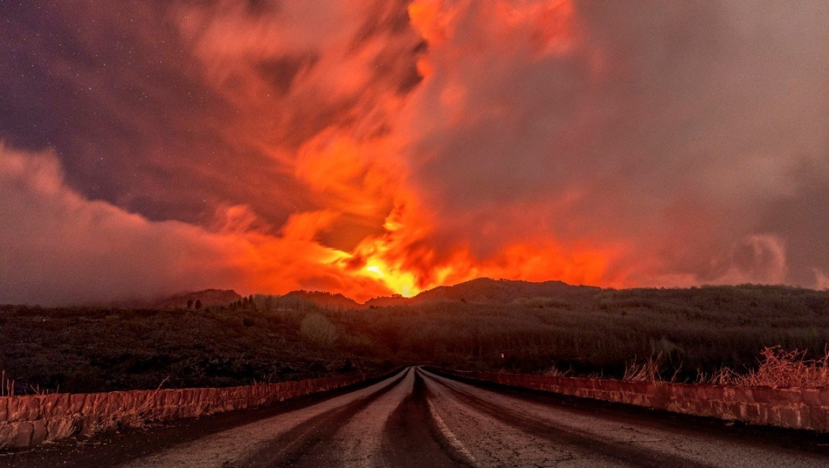 Volcán Etna hace una nueva erupción