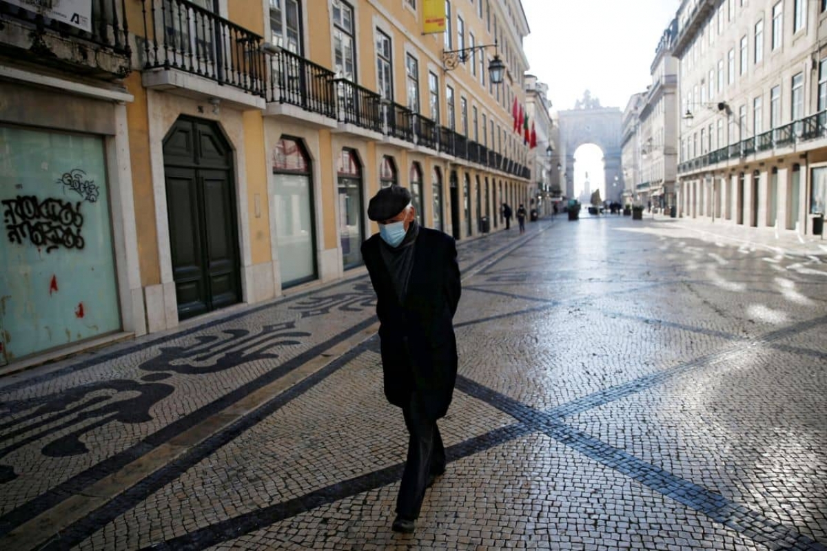 Portugal adelanta última fase del desconfinamiento y abre frontera con España