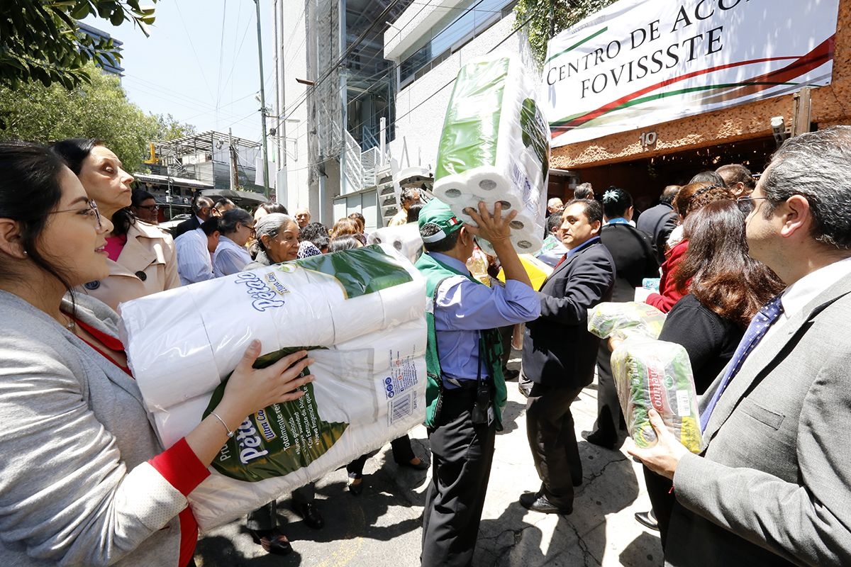 Instala ISSSTE centros de acopio en la Ciudad de México para apoyar a afectados por el sismo