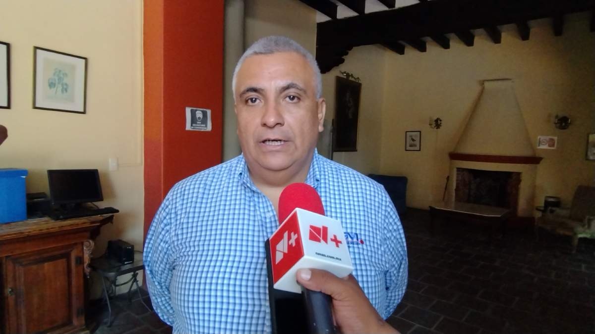 Padecen empresarios por bloqueos en autopista