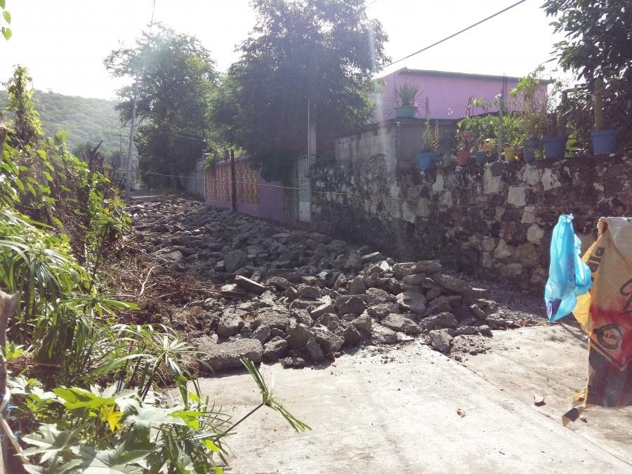 Vecinos de calle a medio construir denuncian a la alcaldía
