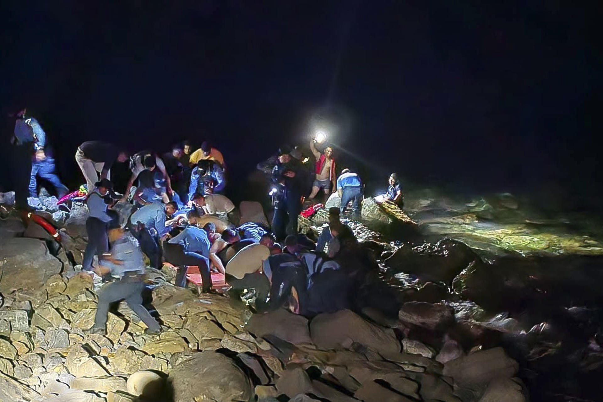 12 fallecidos en accidente aéreo en Roatán, Honduras