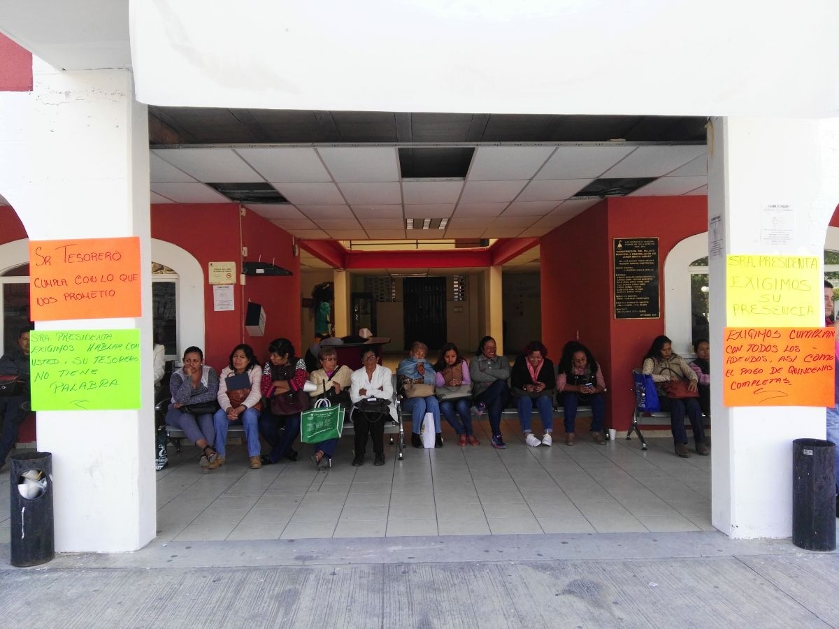 Toman sindicalizados del Ayuntamiento de Puente de Ixtla la presidencia