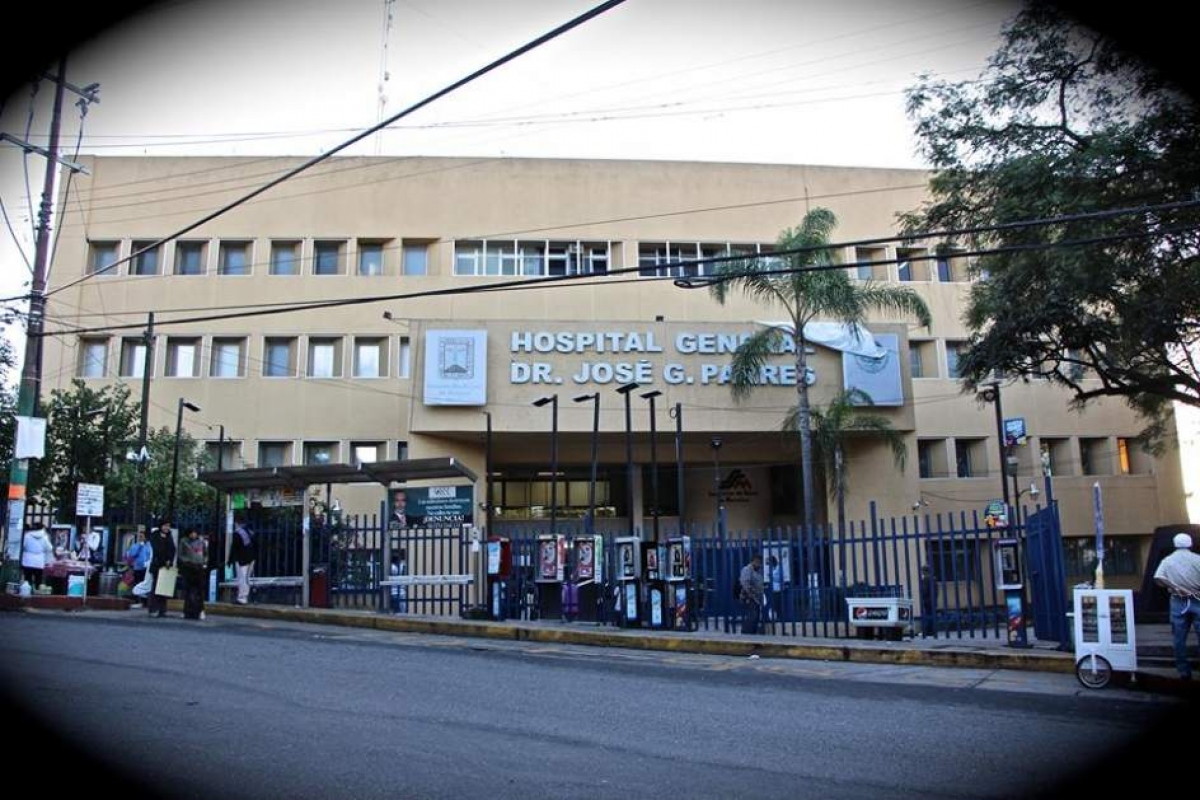Le robaron un taxi afuera del Hospital “José G. Parres”