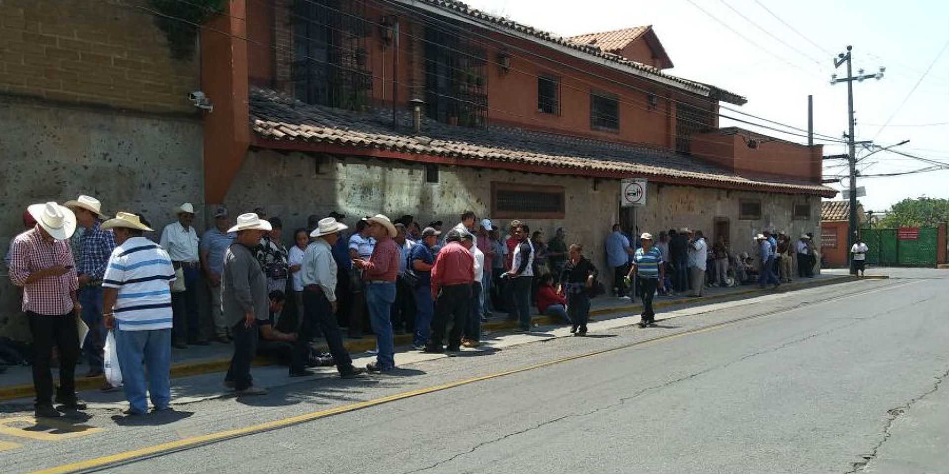 Acuerdan campesinos de la zona oriente en Conagua que esta semana comienza perforación de pozo de agua