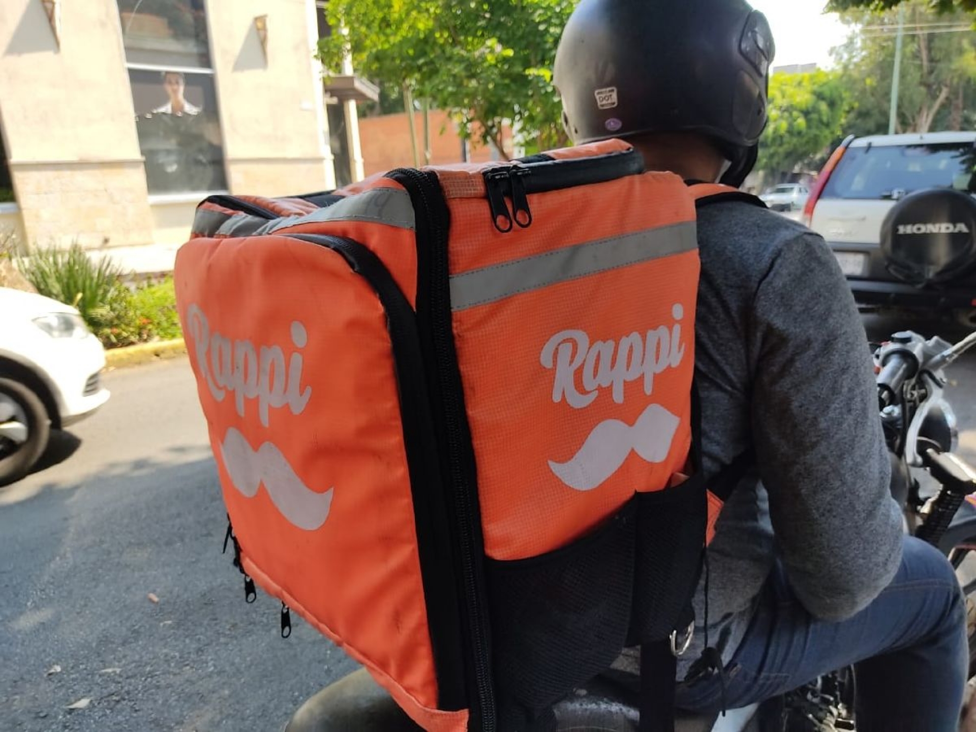 Por la pandemia perdió su empleo en una agencia de autos