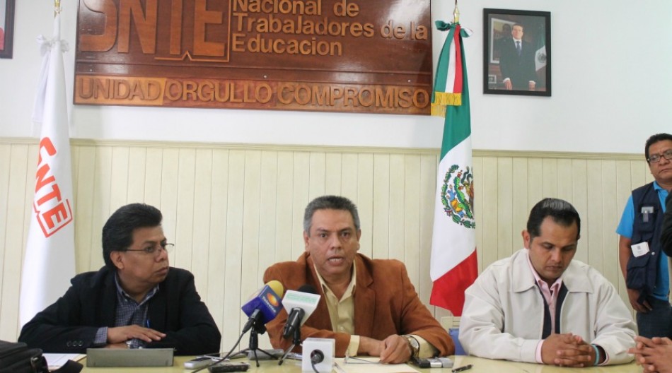 Homologados del SNTE exigen fecha de pago del aguinaldo