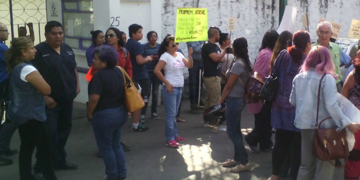 Se manifiestan integrantes de asociaciones de animalistas en la Propaem