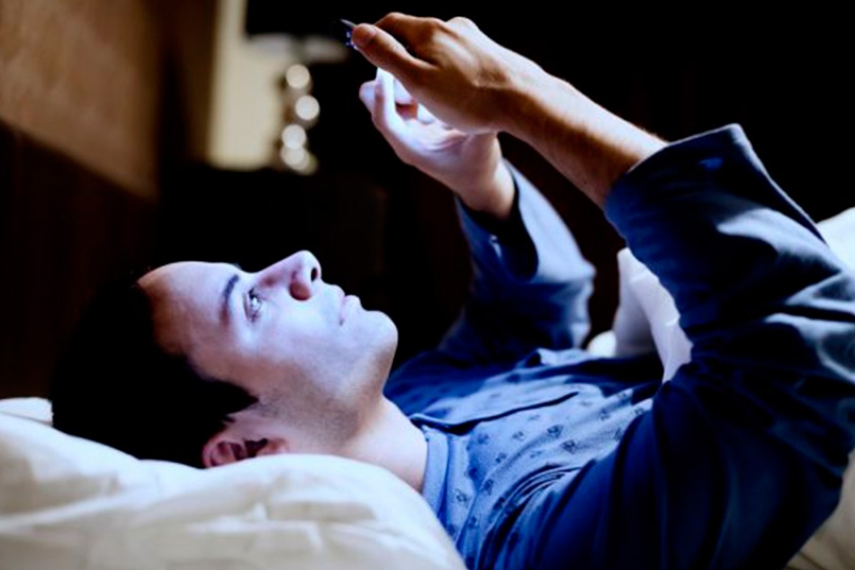 No uses tu smartphone o tablet justo antes de dormir