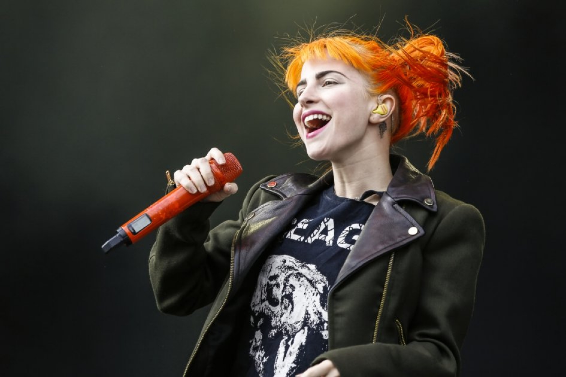 La líder de Paramore lanzará su Primer Álbum Como solista en Enero