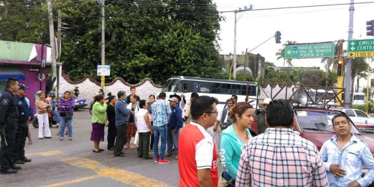 Piden habitantes de Temixco continúe construcción de pozo; realizan bloqueo