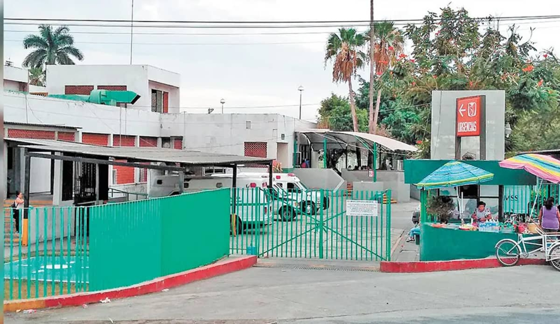 Muere adulto mayor afuera de clínica