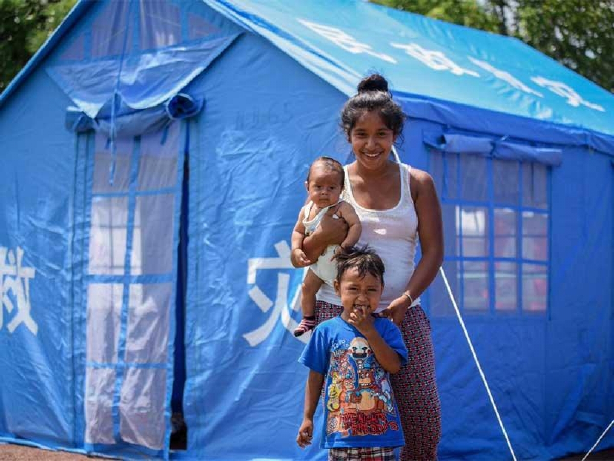 Reubican a damnificados de Jojutla en casas de campaña donadas por China