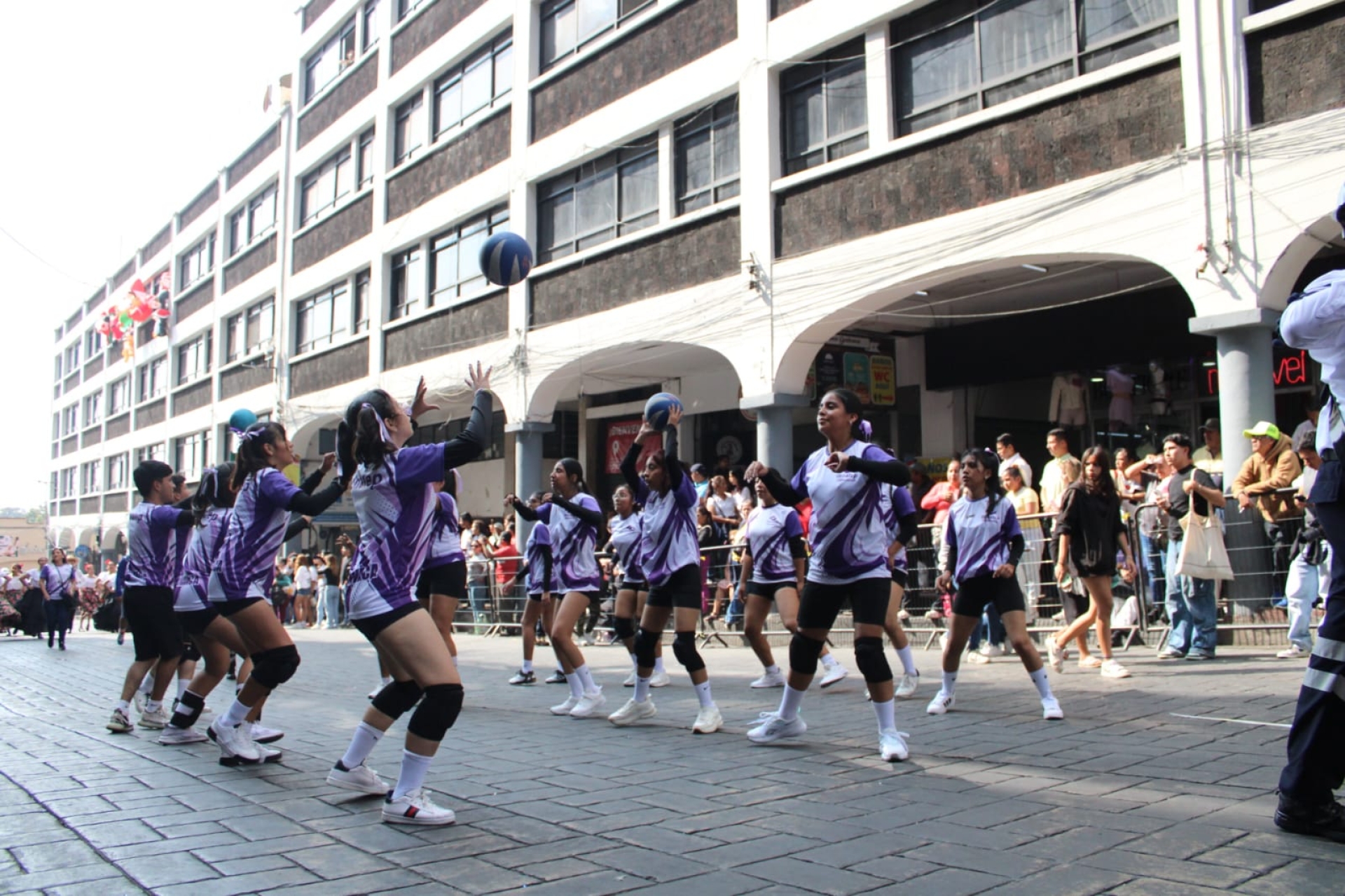 Realizan tradicional desfile cívico deportivo para conmemorar CXV aniversario de la Revolución Mexicana