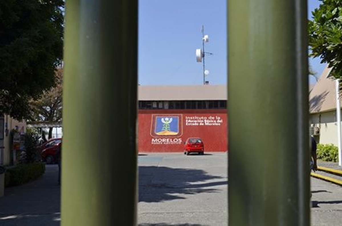 Maestros de Normales reclaman al IEBEM el pago de prestaciones pendientes