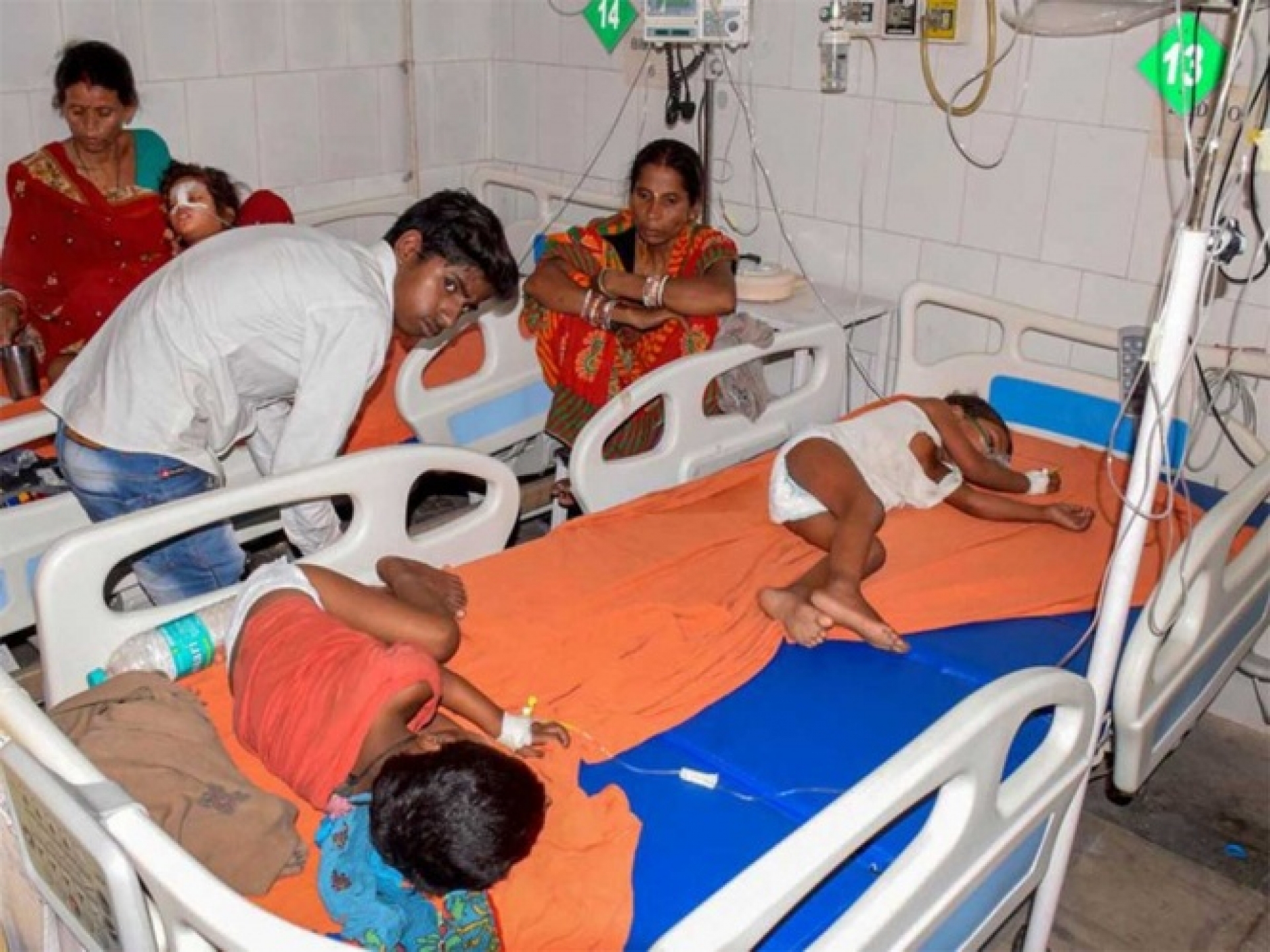 Mueren 43 niños por brote de encefalitis en India
