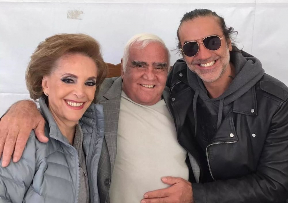 Reportan que Vicente Fernández ya no está intubado