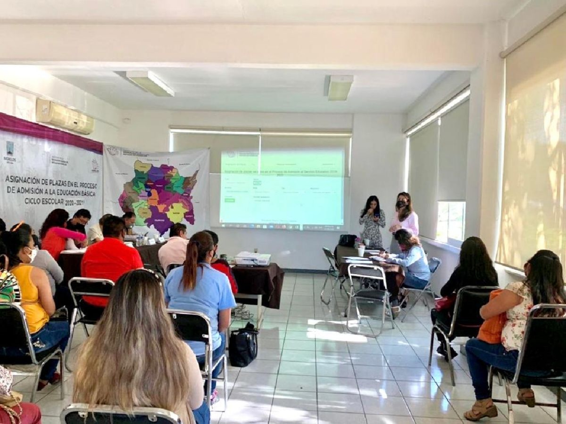 Entrega IEBEM nuevos nombramientos a maestras y maestros