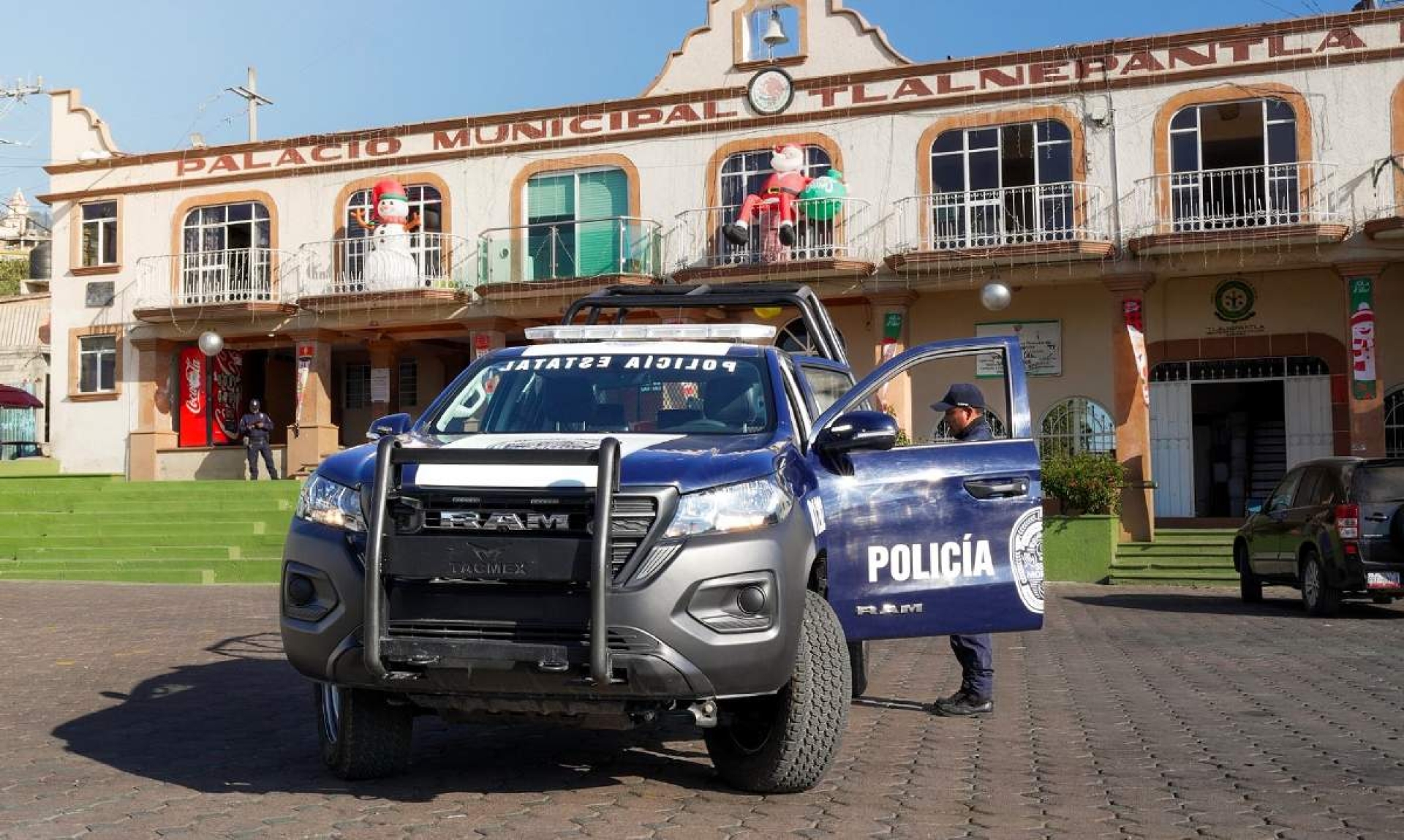 Detienen a alcalde de Tlalnepantla por presunto delito sexual