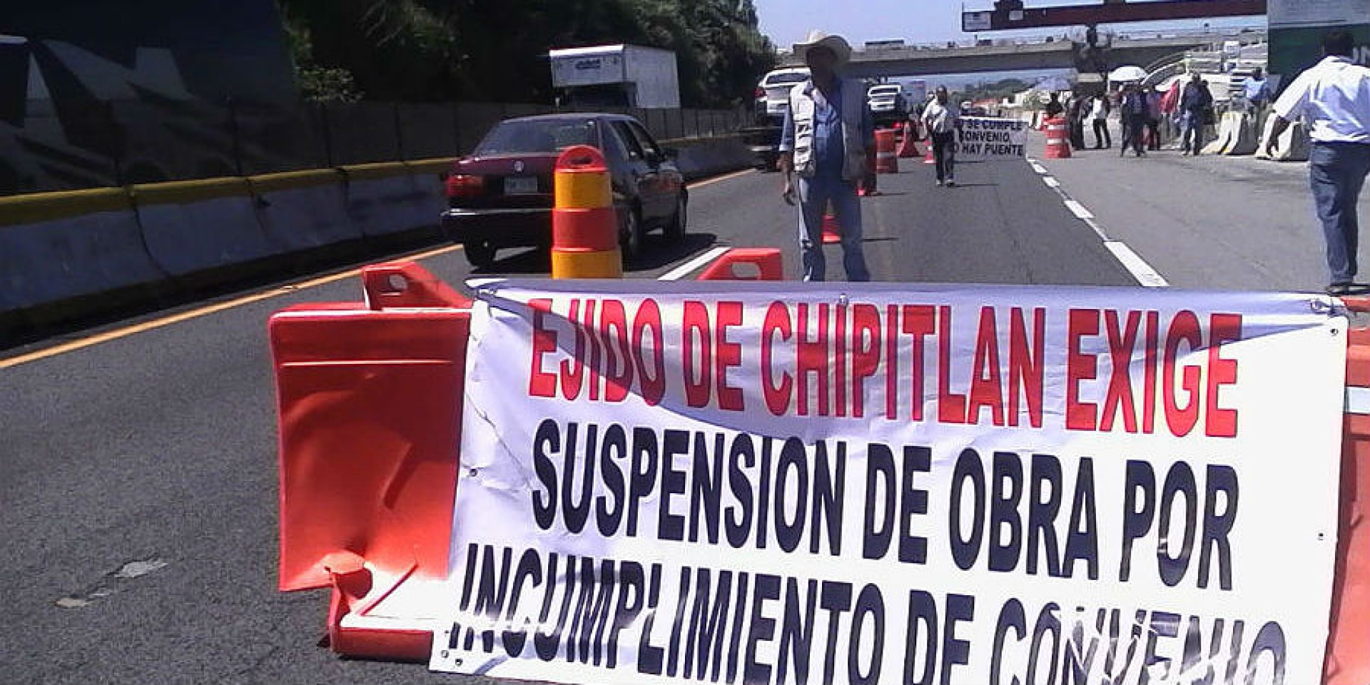 Se manifiestan ejidatarios de Chipitlán para exigir que SCT cumpla con indemnización