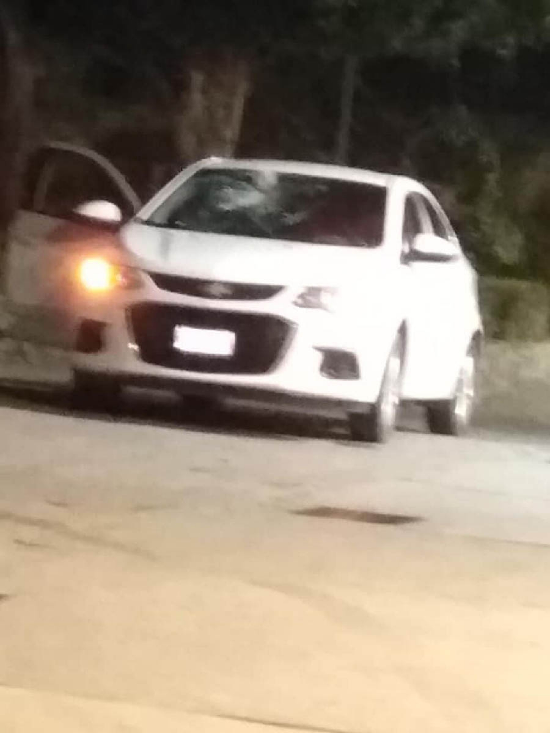 Arrojan piedras a los autos en el paso exprés