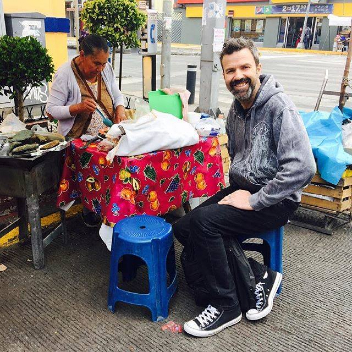Pau Donés de Jarabe de Palo disfruta de unas 'quecas' en CDMX