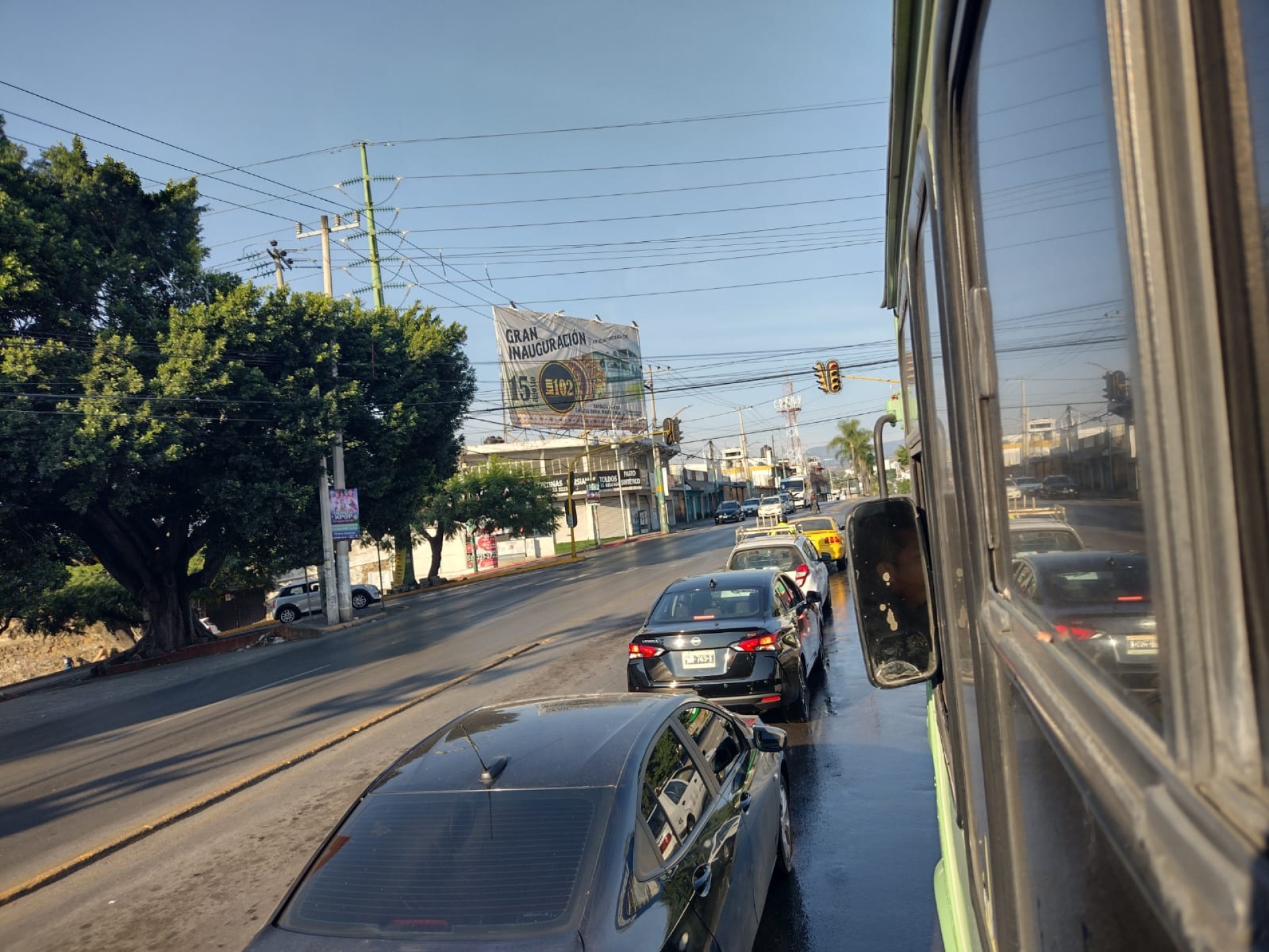 Fluido tránsito de vehículos en principales avenidas de Cuernavaca, este primero de enero