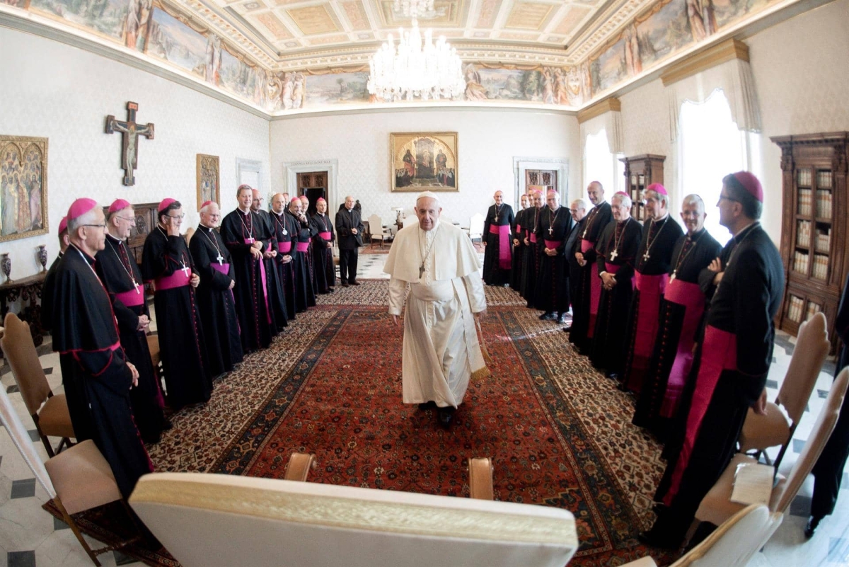 El Papa Francisco expresa "vergüenza" por pederastia en iglesia de Francia