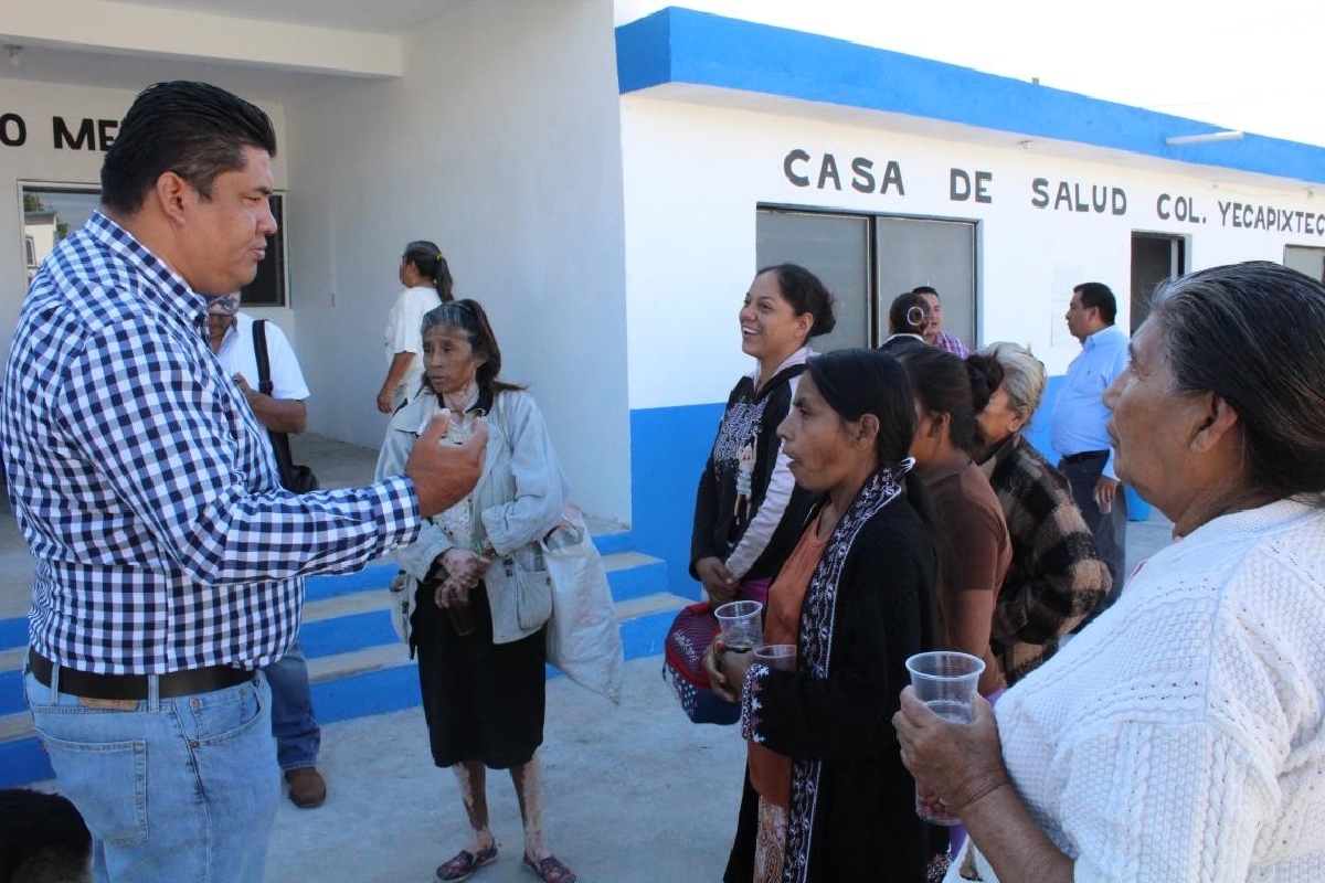 Francisco Sánchez Zavala inauguró obras en la casa de salud de la Yecapixteca