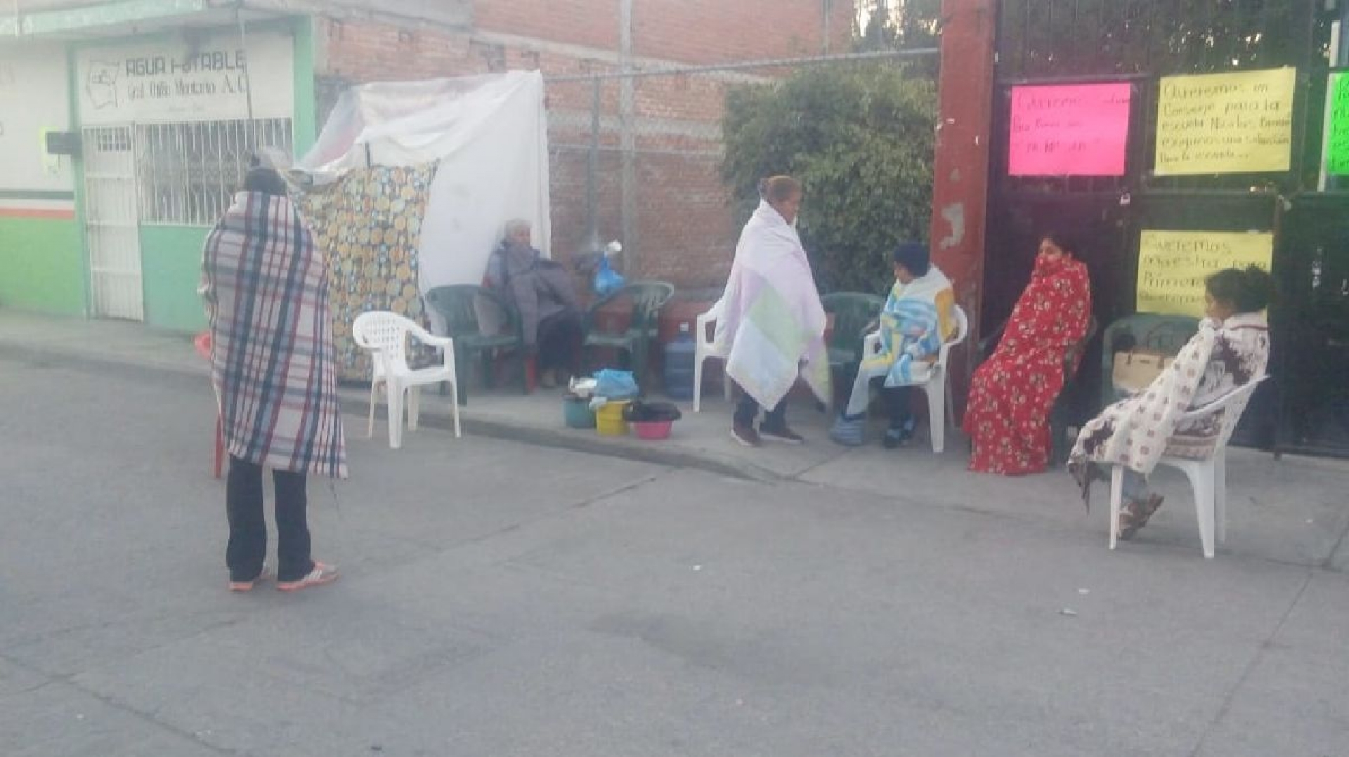 No ceden padres de familia; mantienen tomada primaria de Tlaltizapán