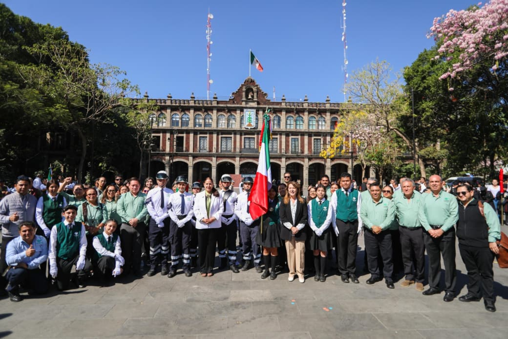 Encabeza gobernadora Margarita González Saravia abanderamiento de escoltas en el marco del Día de la Bandera